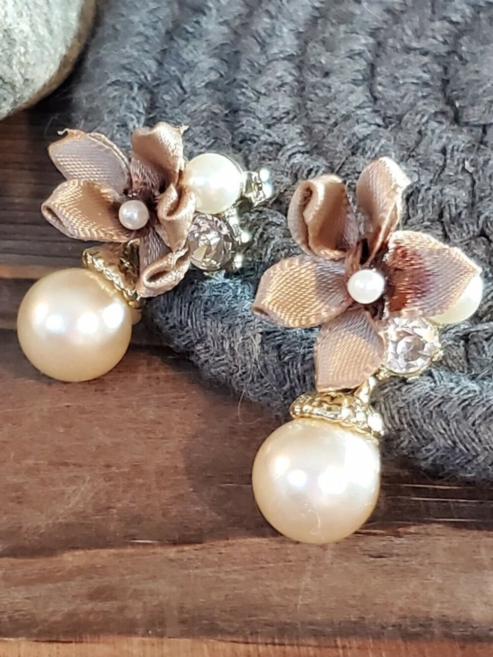 🔥POPUP SALE!🔥 Faux Pearl Creamy White Austrian Crystal Satin Bow Earrings